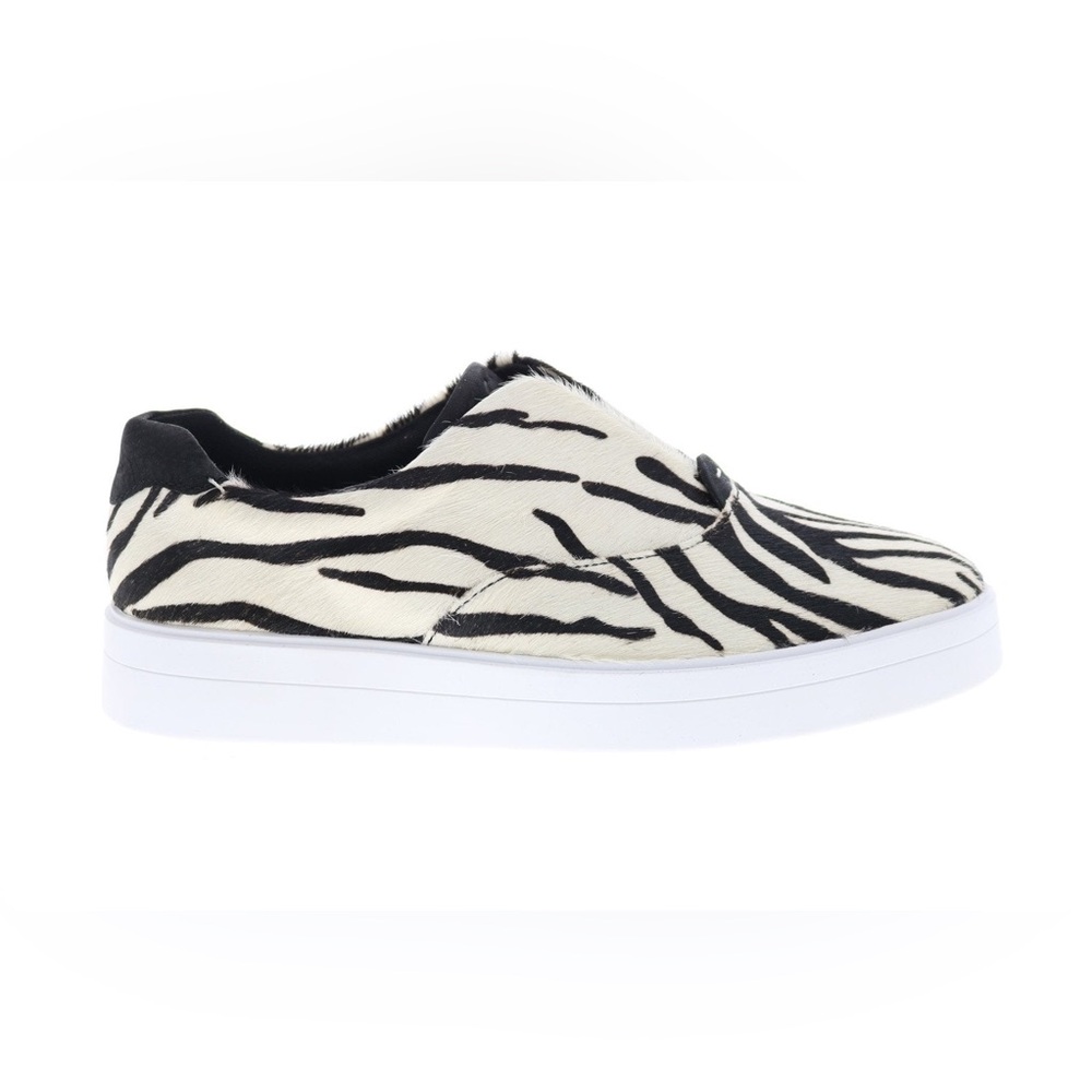 NEW!! Women’s Clarks Hero Step Zebra Print Sneaker Size 7.5M